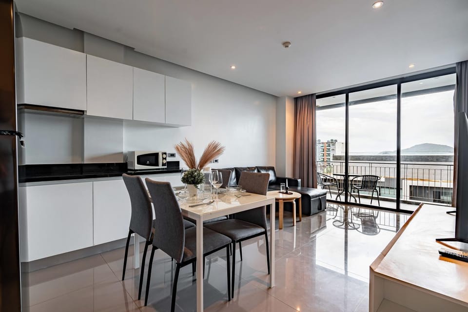 Kitchen or kitchenette, Living room, Other, Seating area, Dining area, stove, toaster