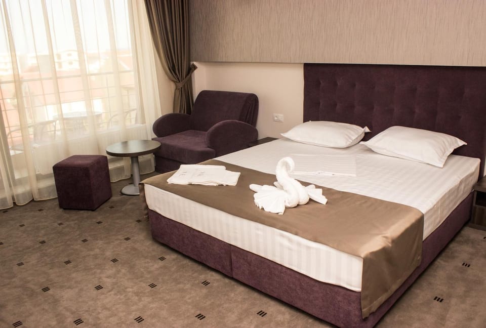 Photo of the whole room, Sea view