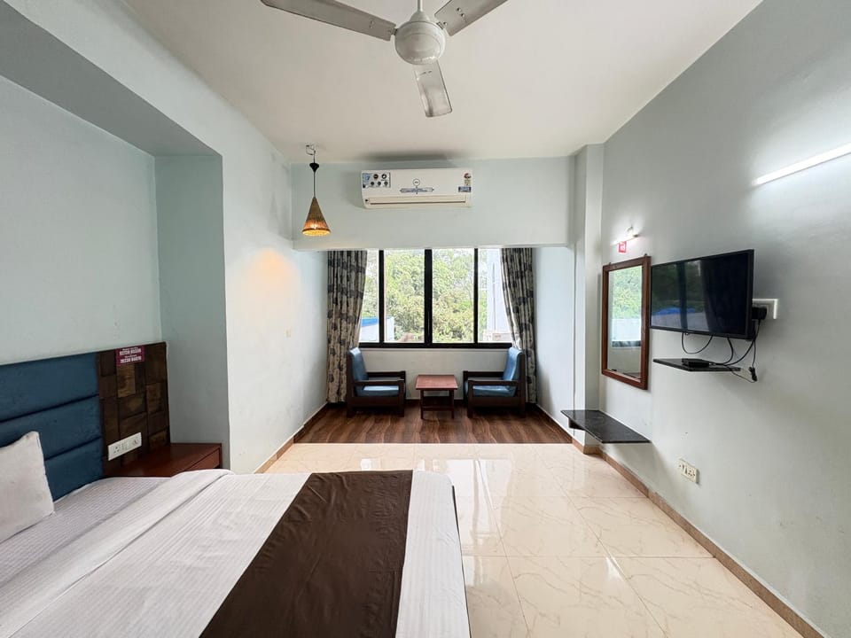 Photo of the whole room, Bedroom, air conditioner