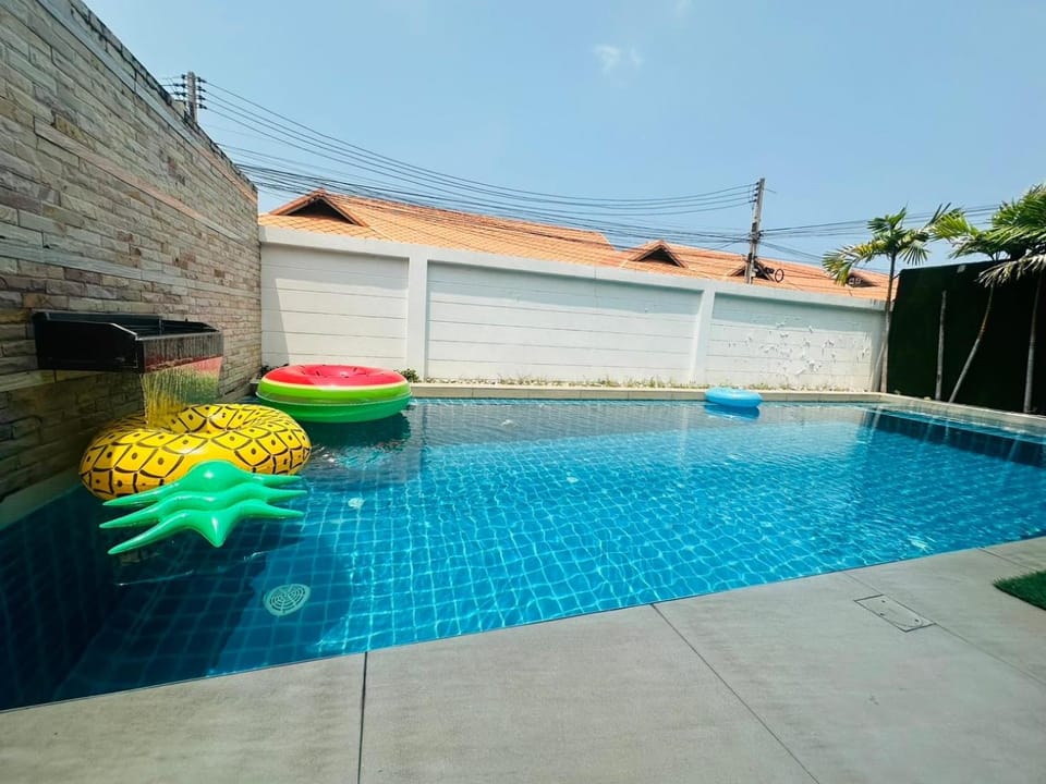 Day, Swimming pool