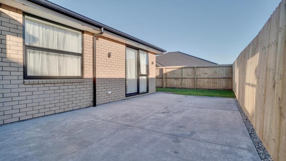 Tranquil 4 Bed Family Retreat 5Min To Airport House in Christchurch