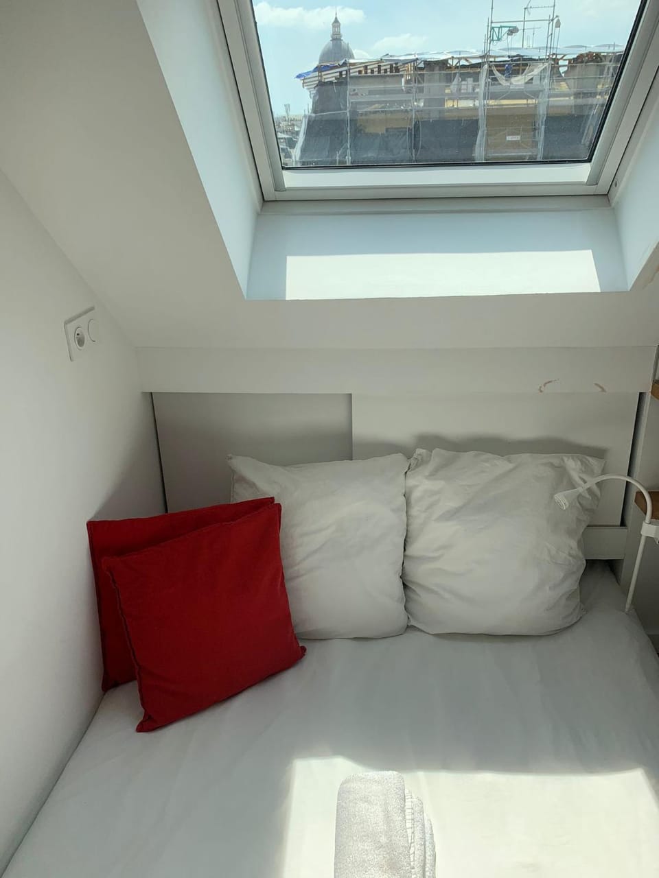 Centre PARIS Historique Charmant Studio VUE PARIS Calme Clair climatisation ascenseur Apartment in Paris