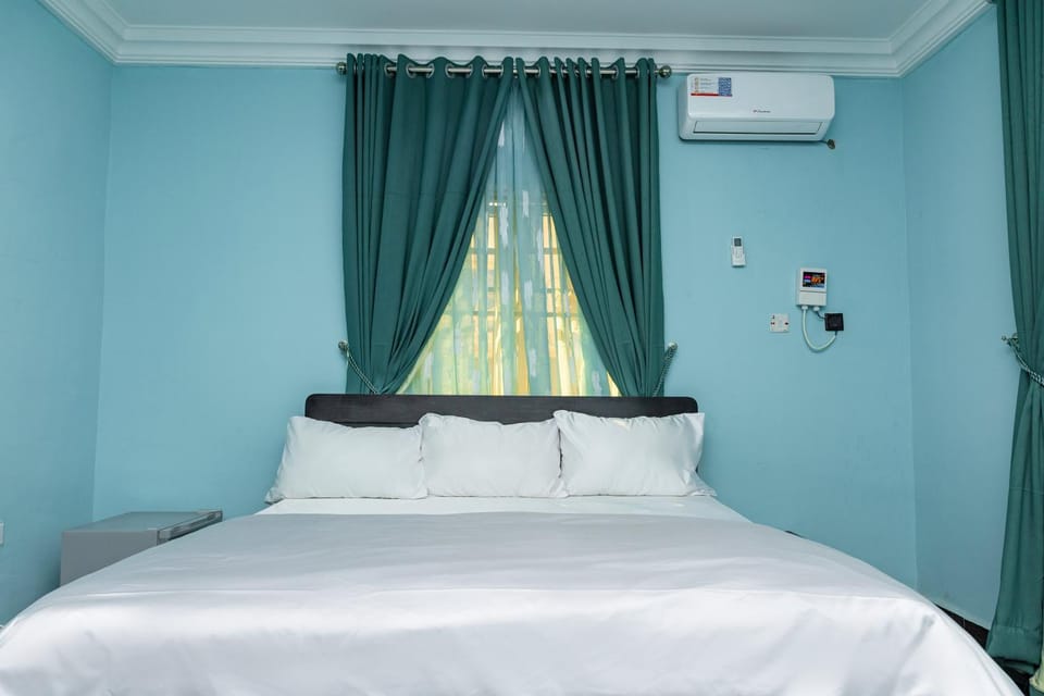 Bed, air conditioner