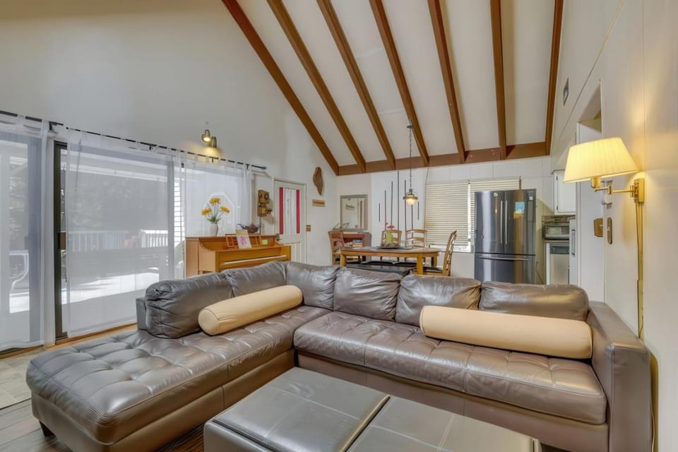 Big Bear Cabin w Game Room Mins to Ski Cabin in Big Bear