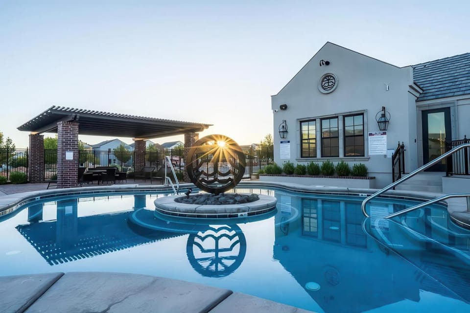 Spacious Oasis, Rooftop Views , Hot Tub, Sleeps 34 House in Hurricane