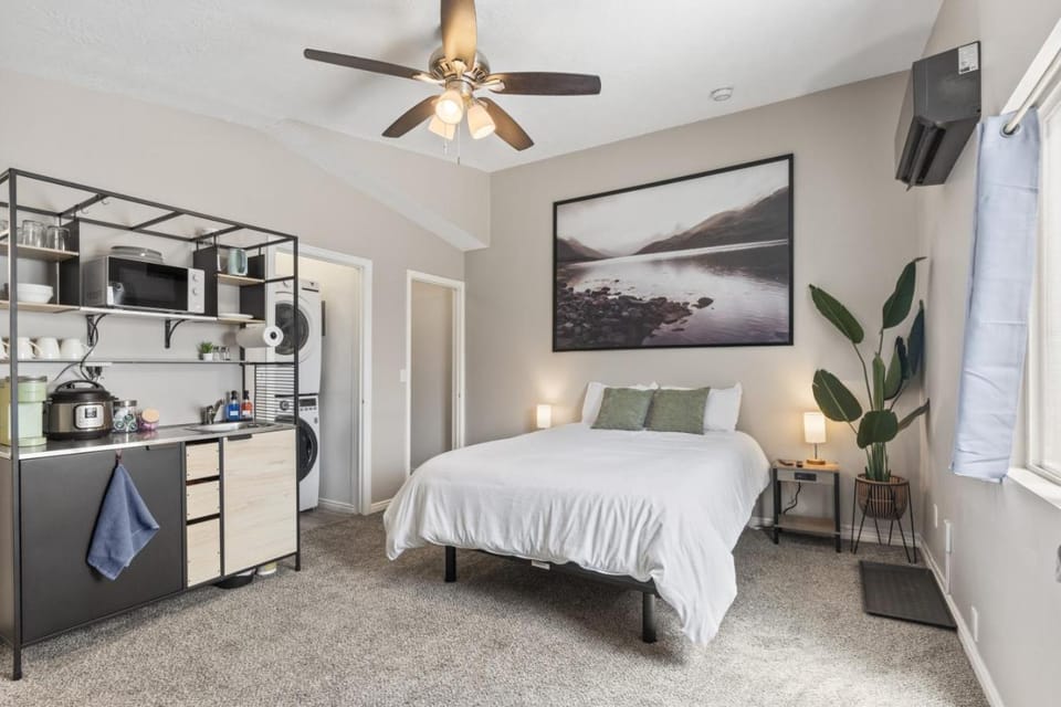 Cozy Millcreek Studio House in Millcreek