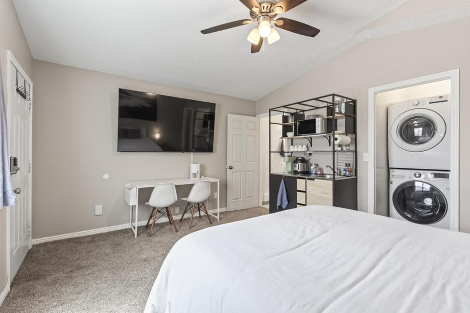 Cozy Millcreek Studio House in Millcreek