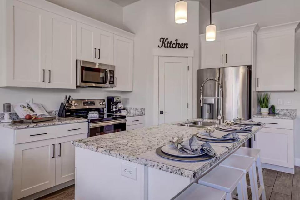 Serene Retreat by Zion Hot Tub Pool Fire Pit House in Washington