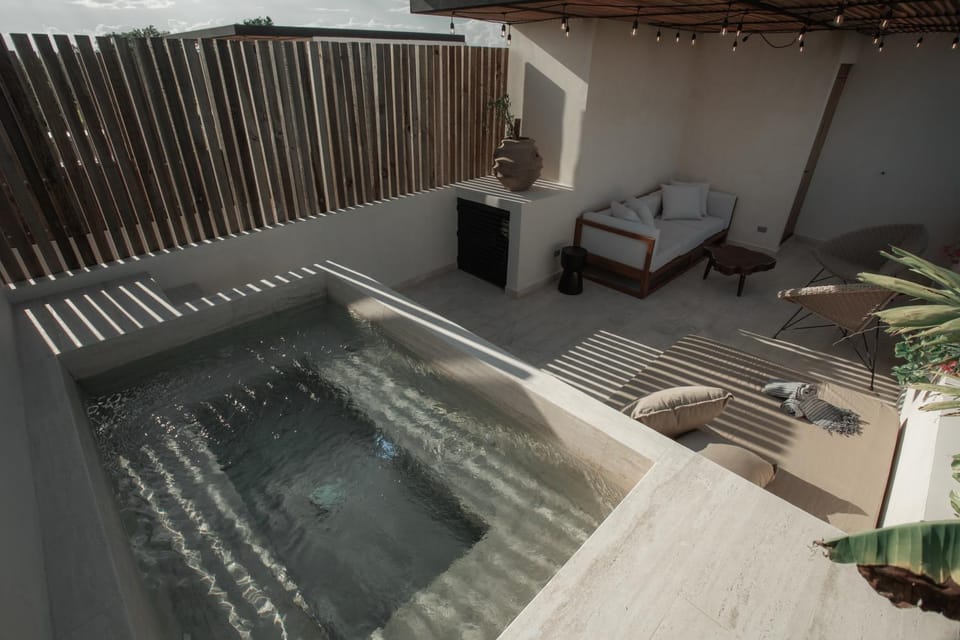 Hot Tub, Swimming pool
