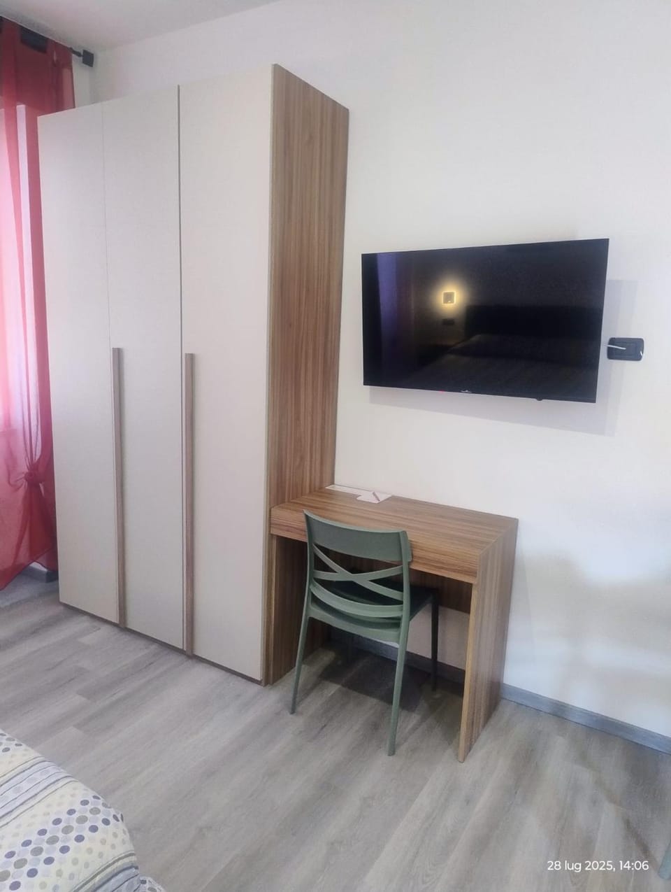 TV and multimedia, wardrobe