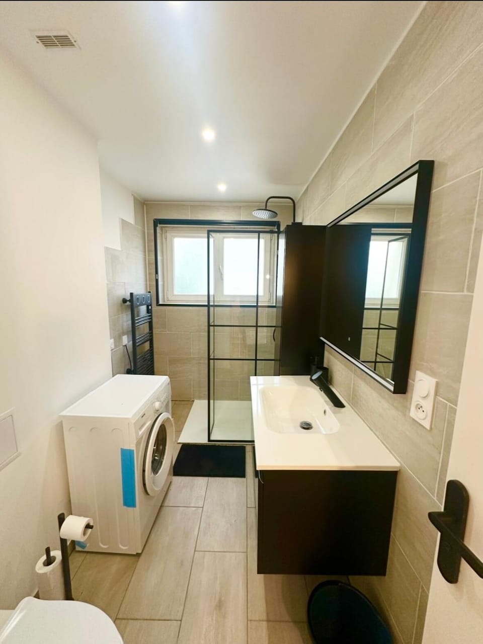 Les suites frontalières T1 avec parking et balcon secteur Thionville Luxembourg Apartment in Thionville