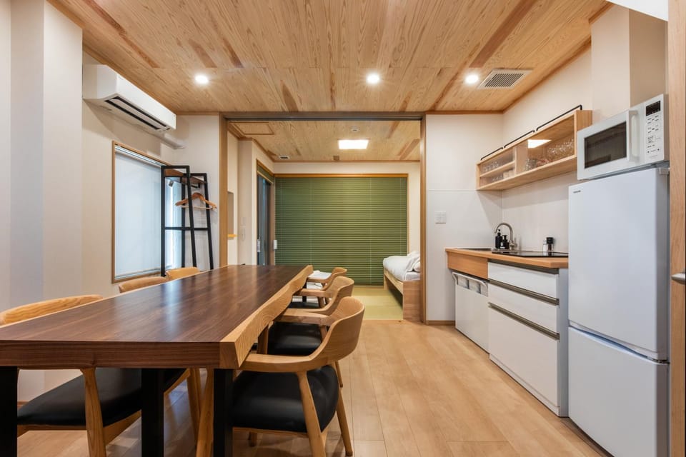 Dining area, kitchen