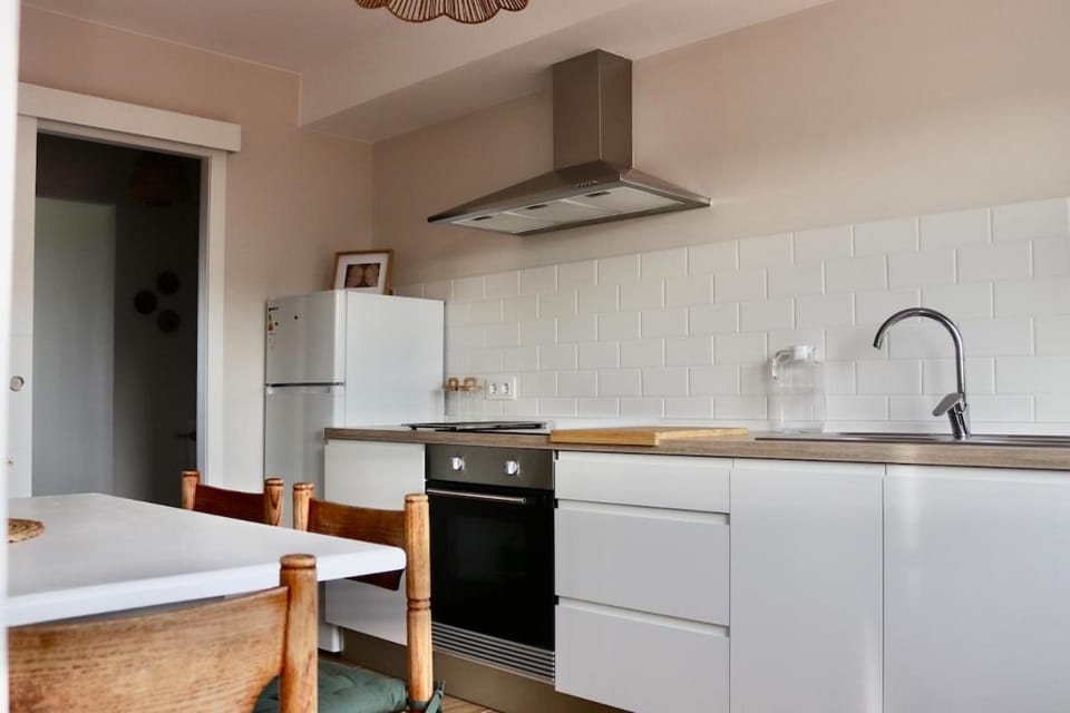 Kitchen or kitchenette, oven, stove