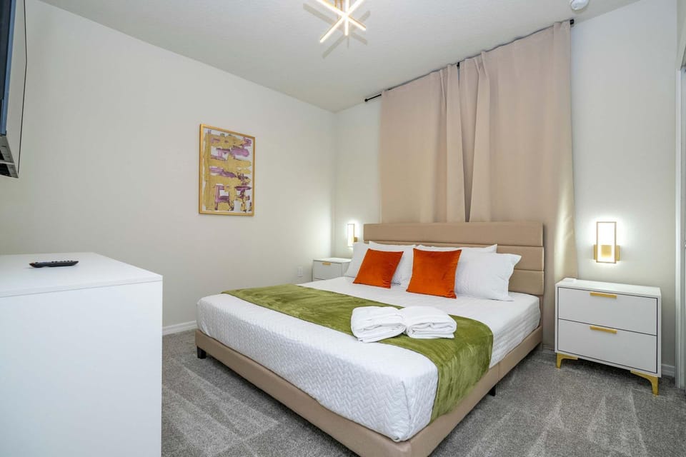 Bed, Photo of the whole room, Bedroom, towels