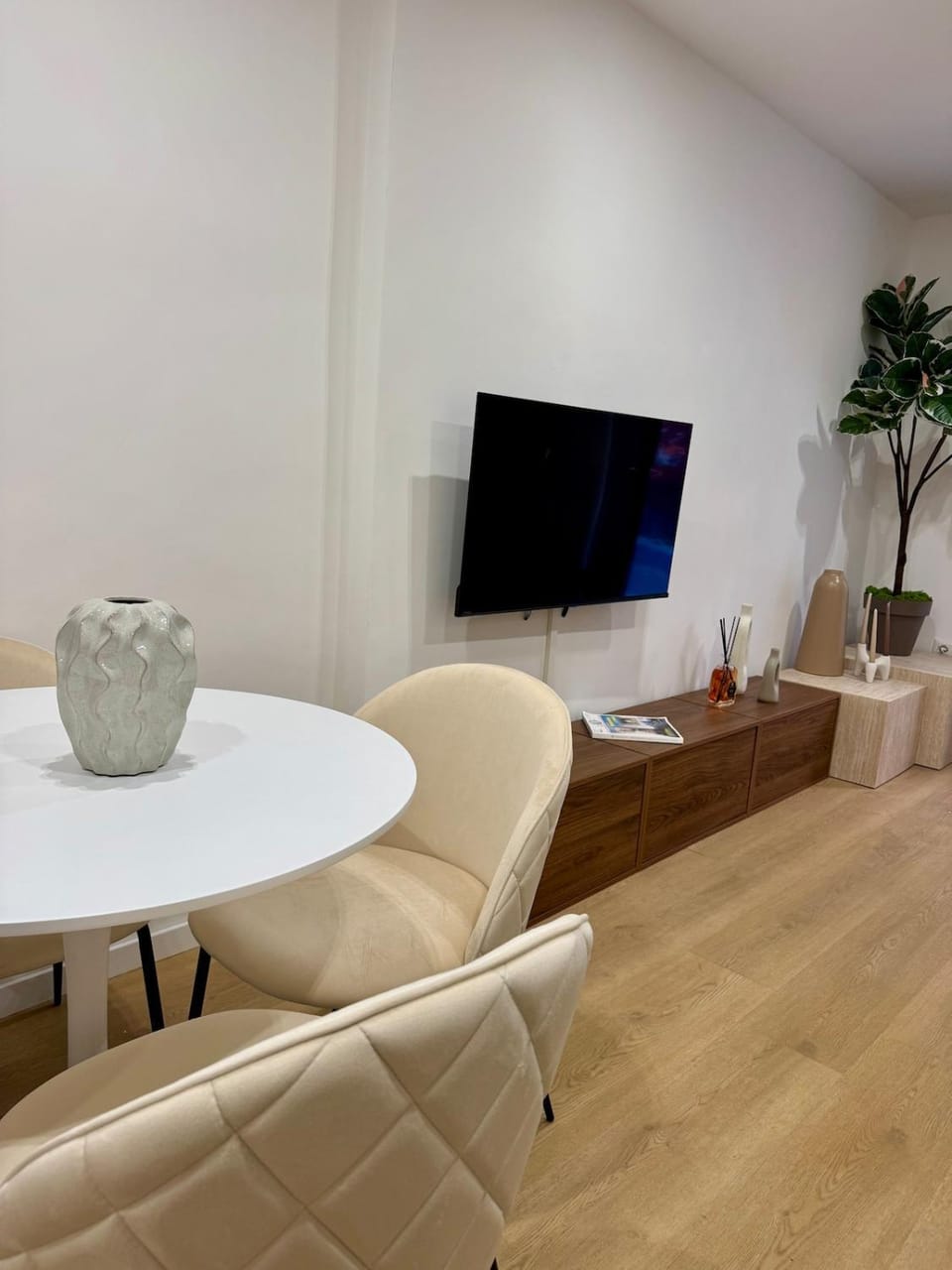 TV and multimedia, Seating area