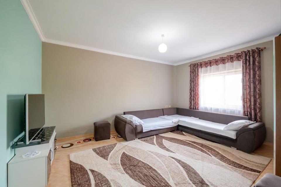TV and multimedia, Living room, Photo of the whole room, Seating area, Evening entertainment