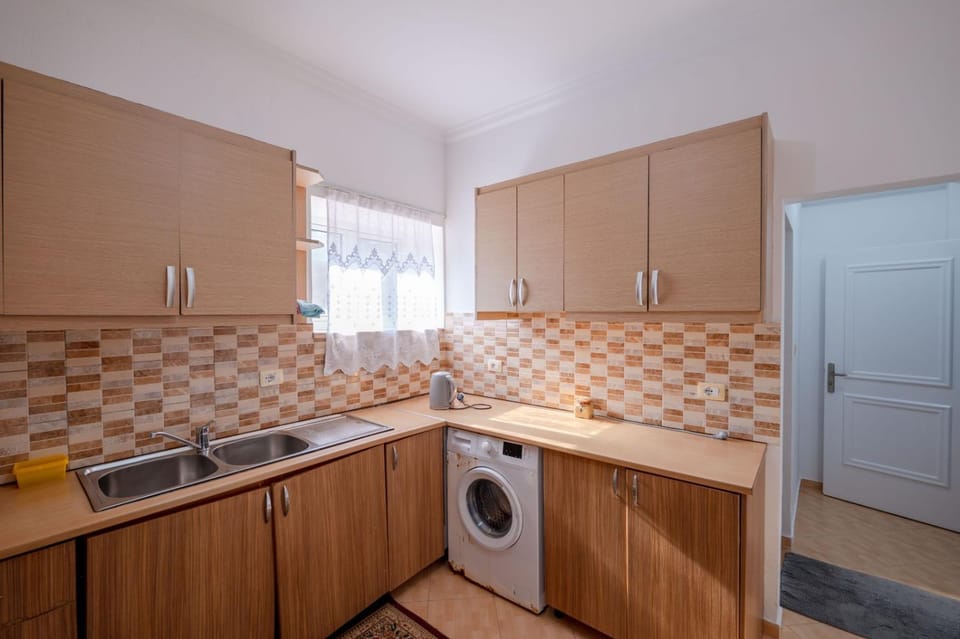 Kitchen or kitchenette, washing machine