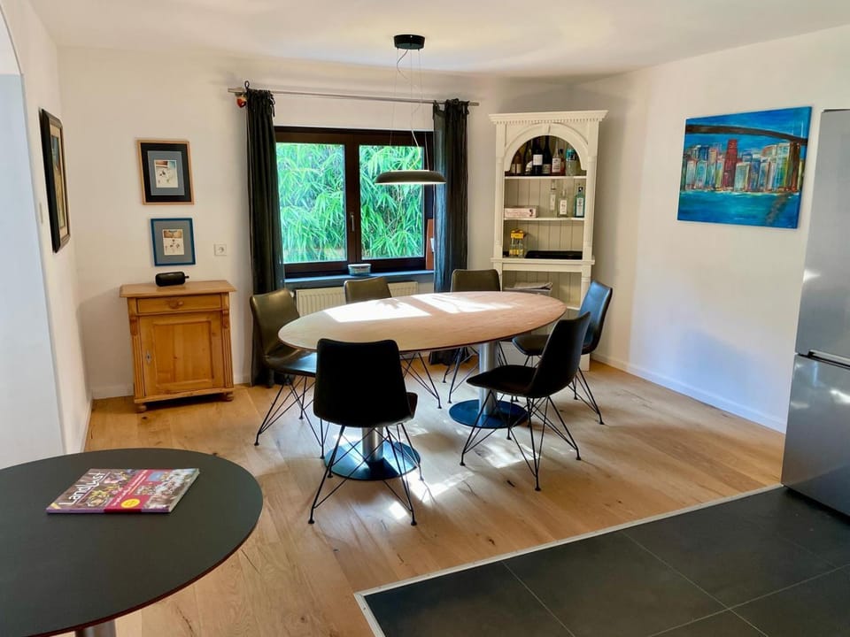 Seating area, Dining area