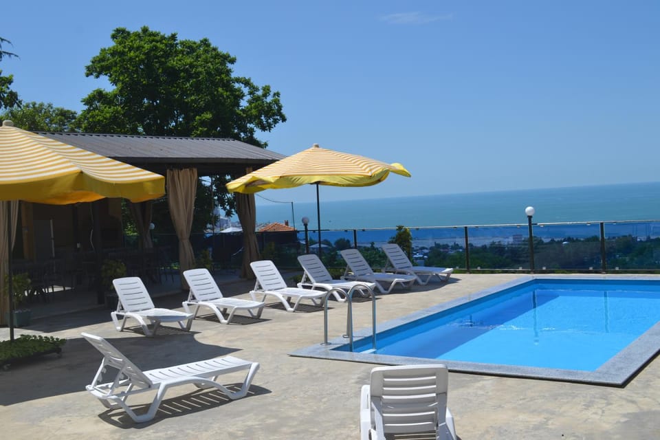 Balcony/Terrace, Swimming pool, Swimming pool, sunbed