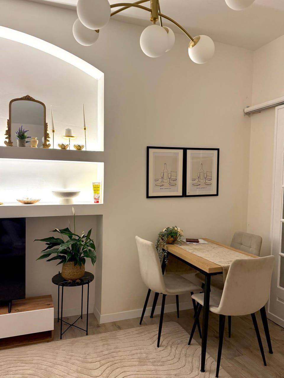Central 2 bedroom Apartment in Bllok Agimi Art Center Apartment in Tirana