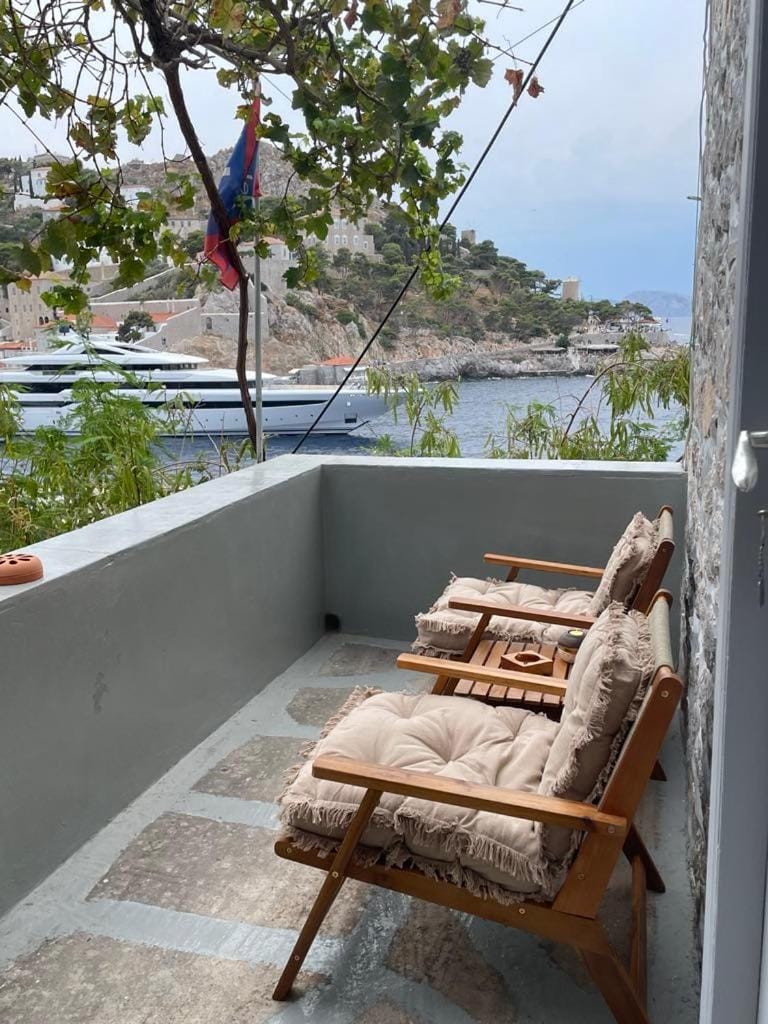 Amphitrite Apartment in Islands