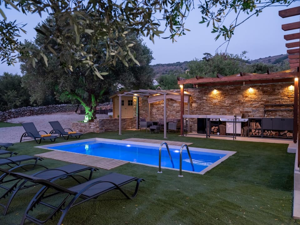 Patio, Pool view, Swimming pool, Swimming pool, sunbed
