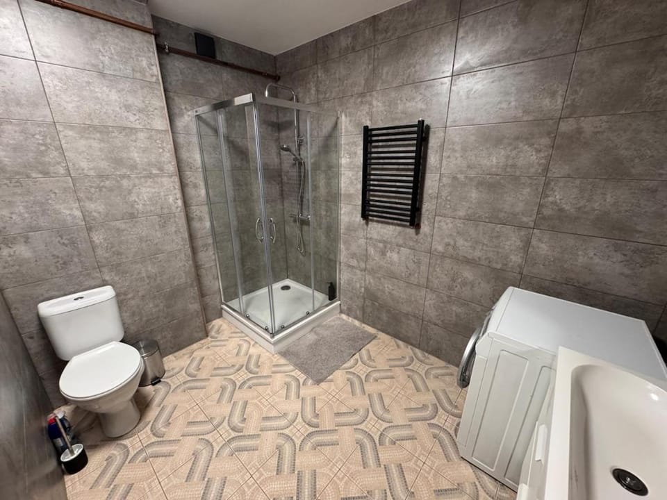 Shower, Toilet
