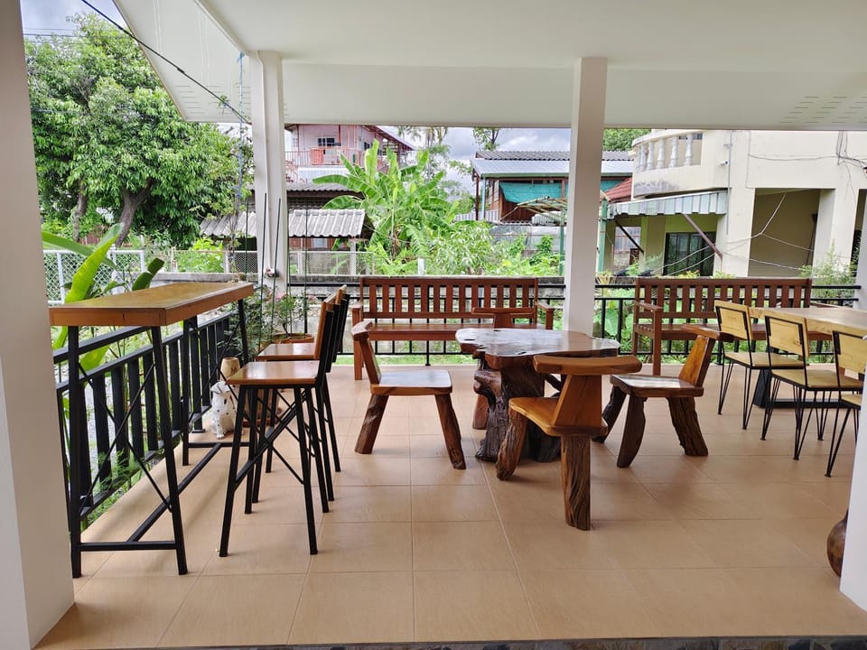 Restaurant/places to eat, Dining area