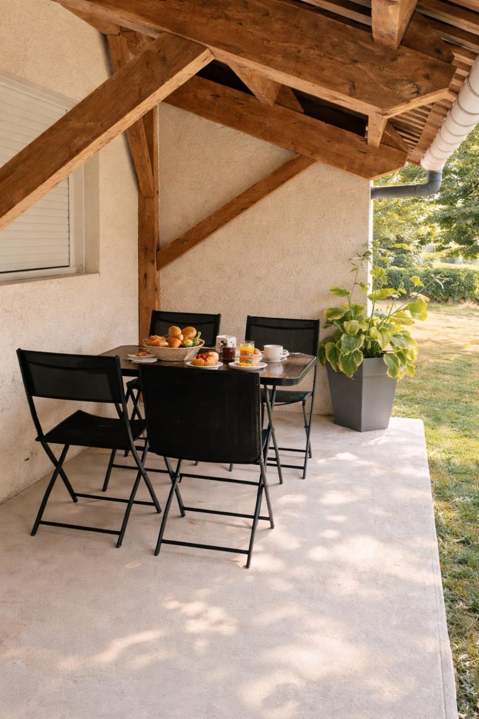 Patio, Garden, Dining area, Garden view