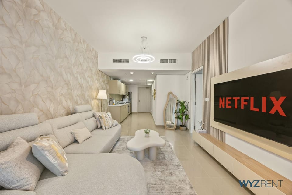 TV and multimedia, Living room, Seating area, Evening entertainment