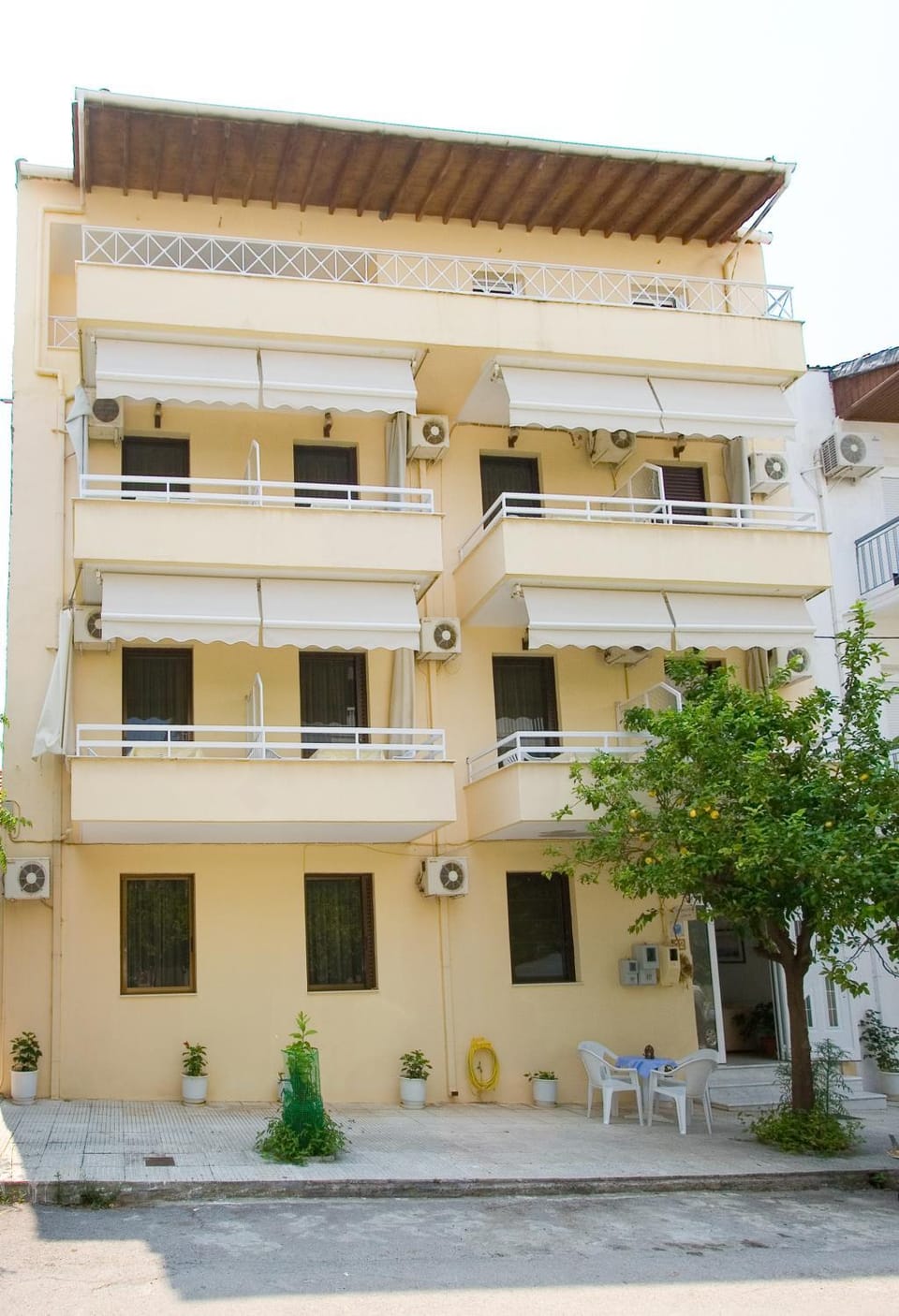 Facade/entrance