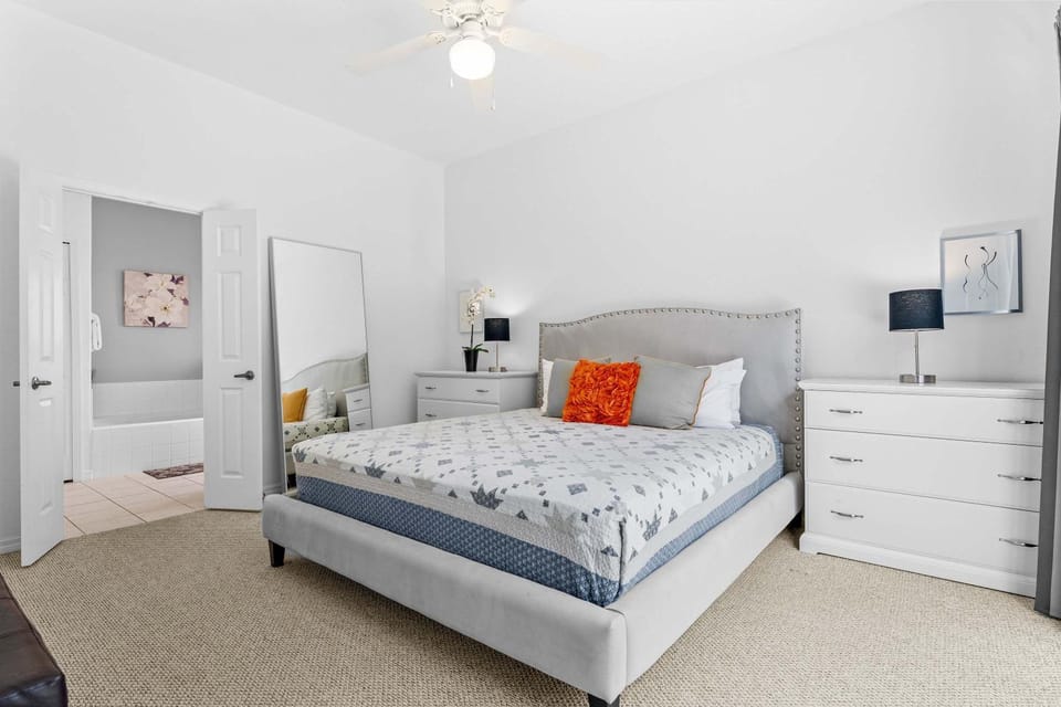 5BR Sleeps 13 with Private Pool & More House in Davenport