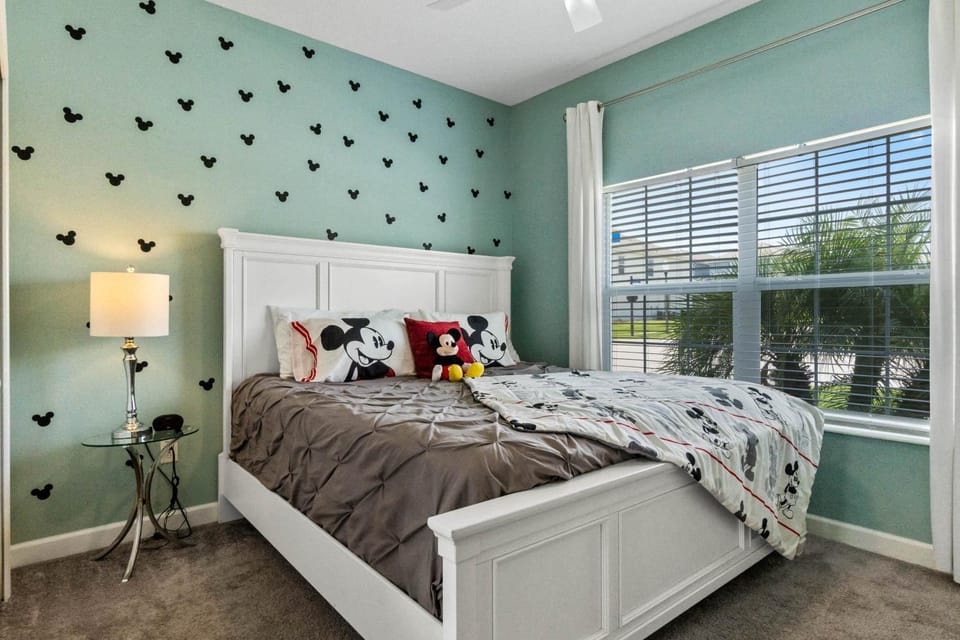 Hollywood Retreat - Sleeps 14 House in Four Corners