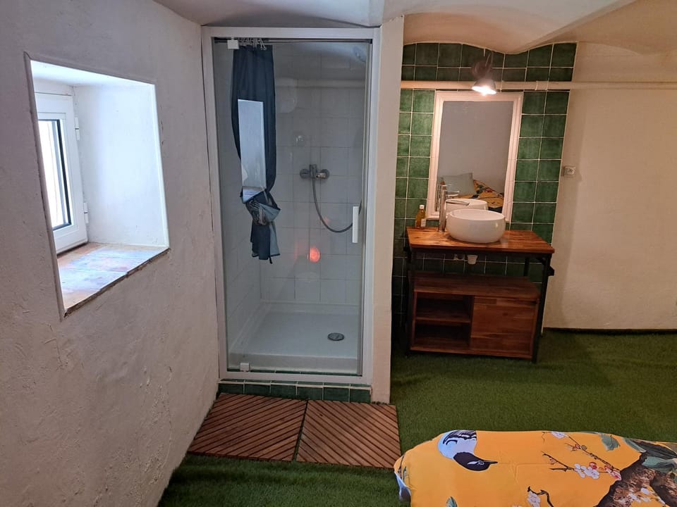 Studio au calme dans propriété avec jardin Apartment in Avignon