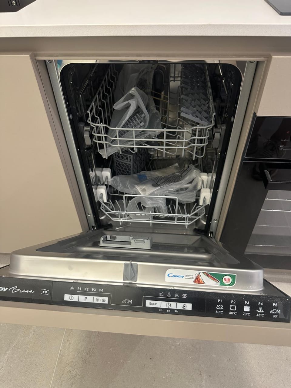 Kitchen or kitchenette, dishwasher, wardrobe