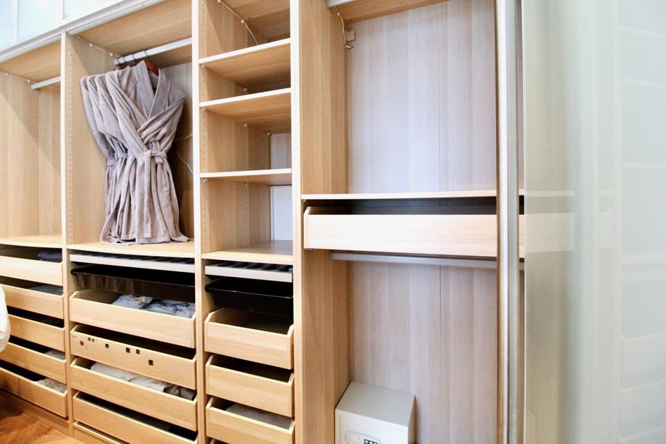 towels, wardrobe