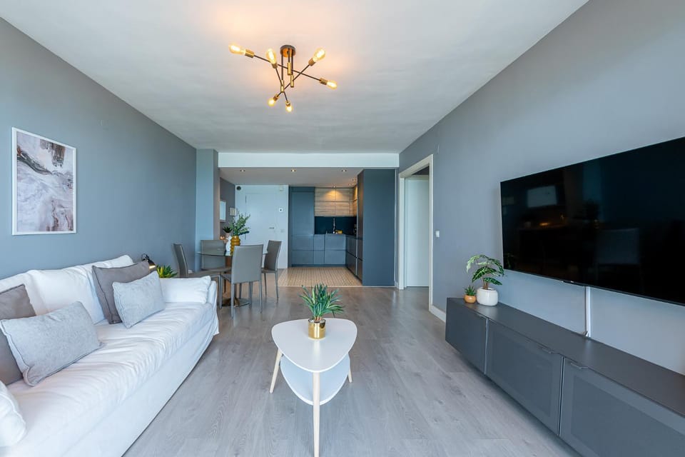 797HOLIDAY RENTALS- Piso contemporaneo frente al mar Apartment in Torremolinos