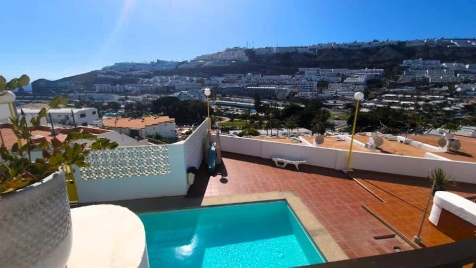 City view, Mountain view, Swimming pool