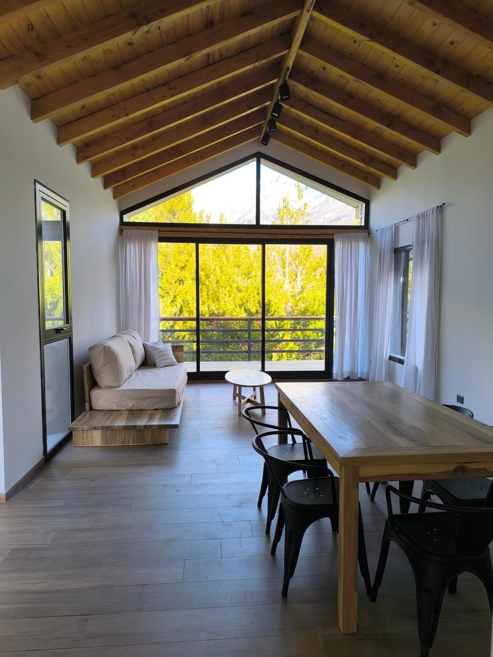 Seating area, Dining area