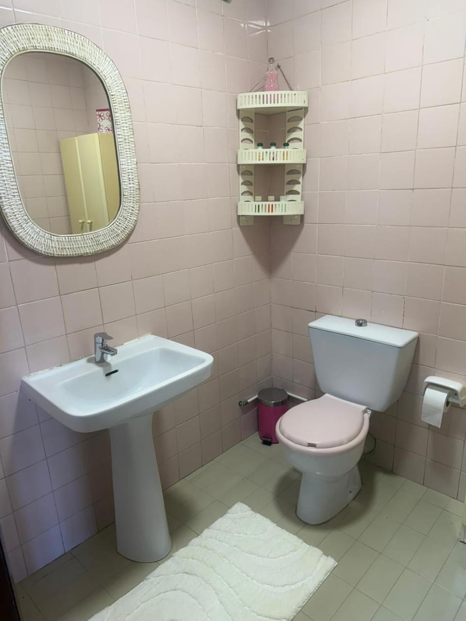 Toilet, Bathroom, towels