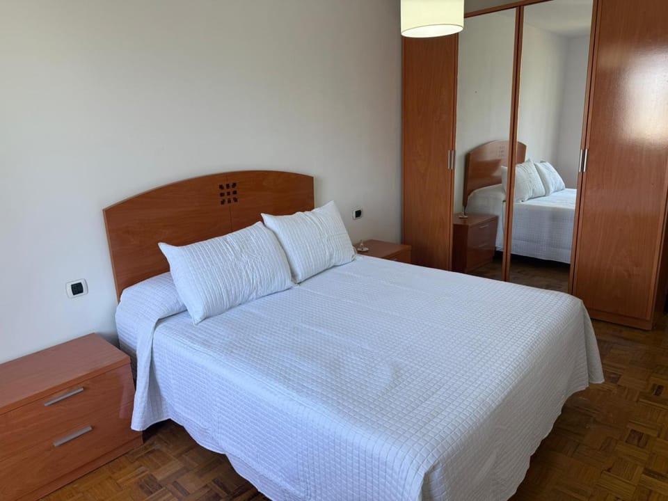 Bed, Photo of the whole room, Bedroom, wardrobe