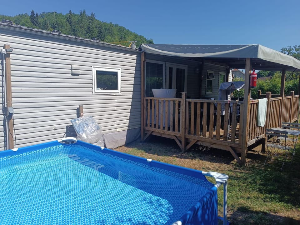 Emeraude aux 1000 Etangs Campground/ 
RV Resort in Bourgogne-Franche-Comté