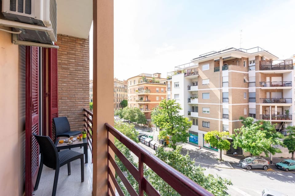 Property building, Communal lounge/ TV room, Day, View (from property/room), Balcony/Terrace, Living room, Seating area, Dining area, City view, Location