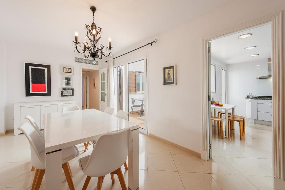 Kitchen or kitchenette, Living room, Seating area, Dining area