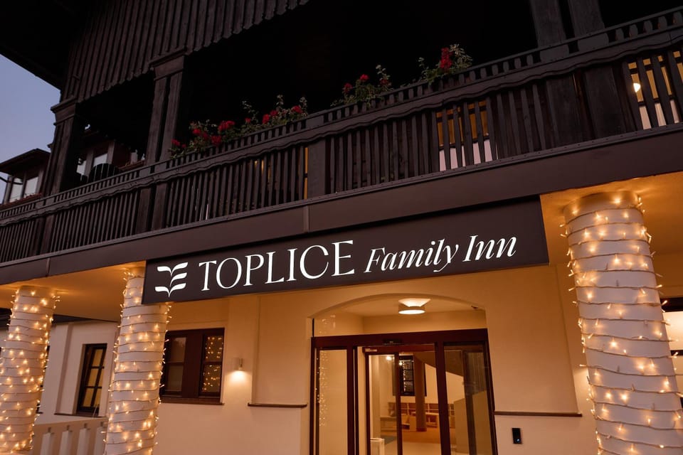 Property building, Facade/entrance, Logo/Certificate/Sign, Text overlay, Street view
