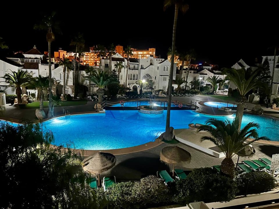 Night, Pool view