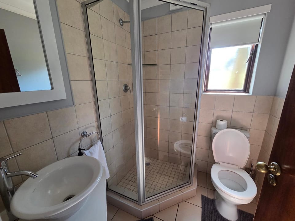 Shower, Toilet, towels
