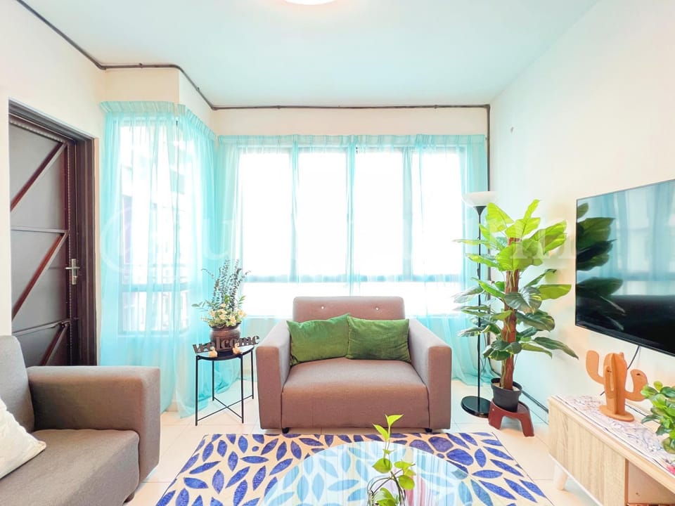 Communal lounge/ TV room, TV and multimedia, Living room, Seating area, Evening entertainment