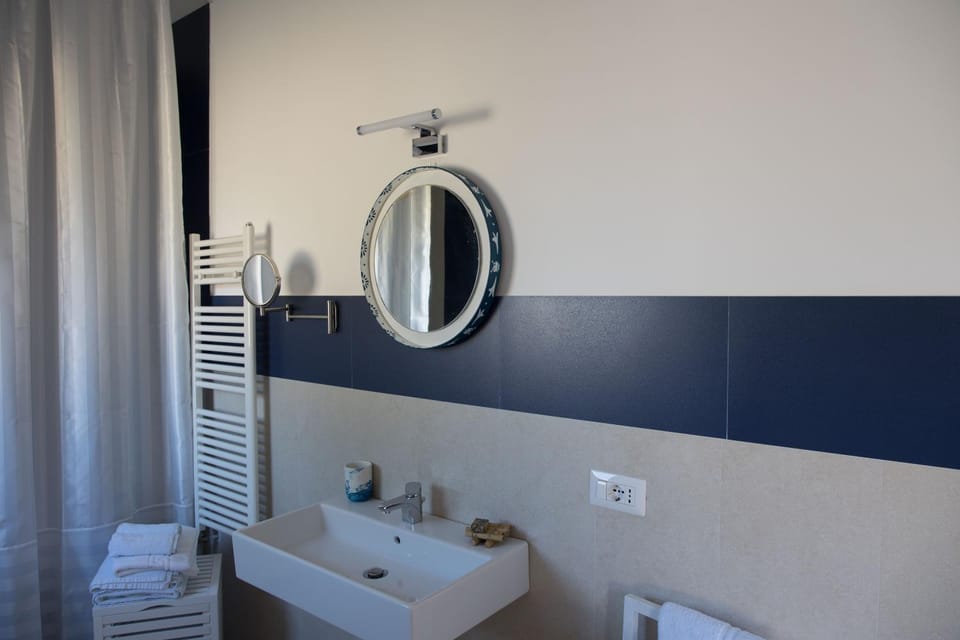Bathroom, towels