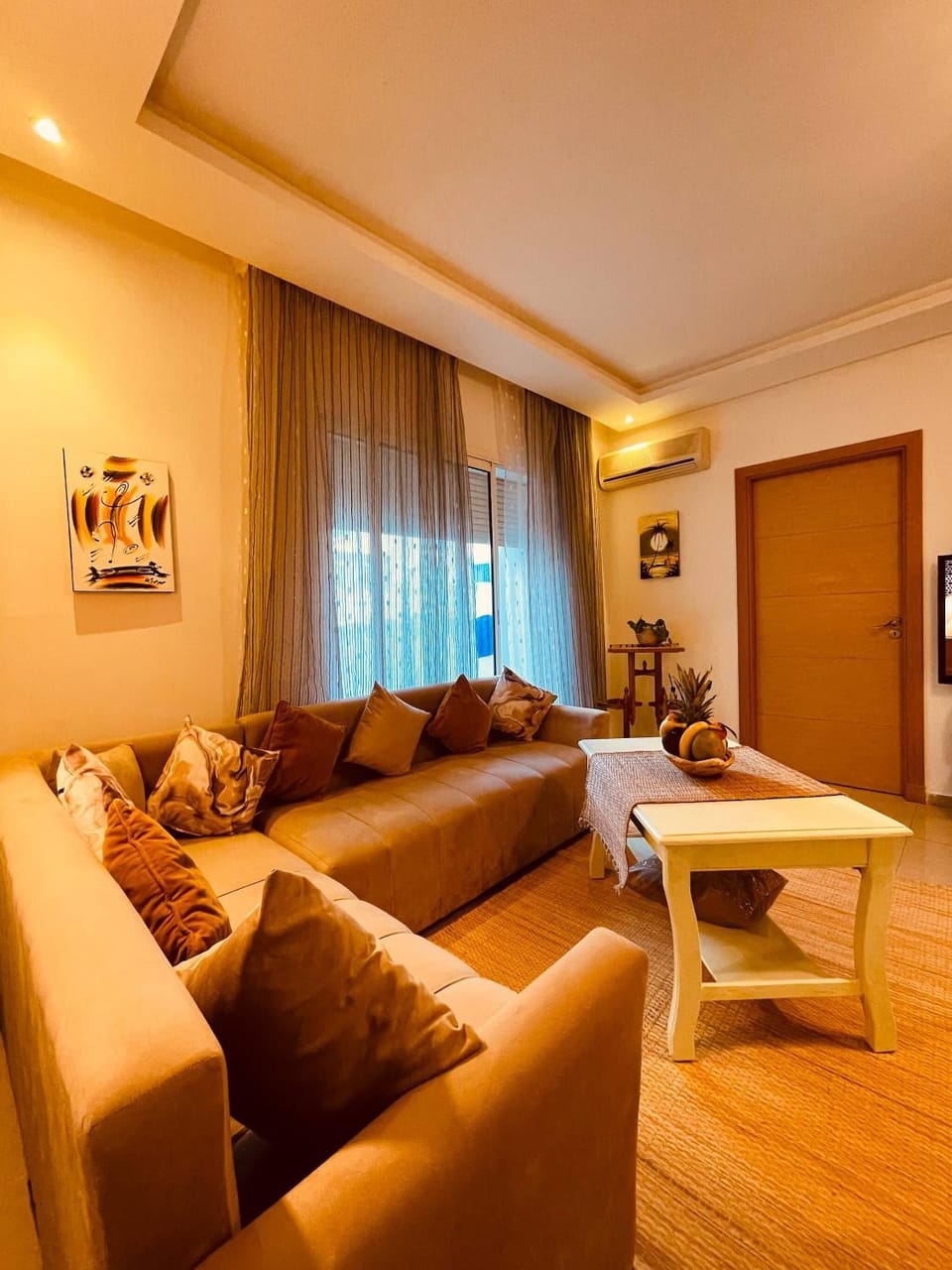Living room, Food and drinks, Food
